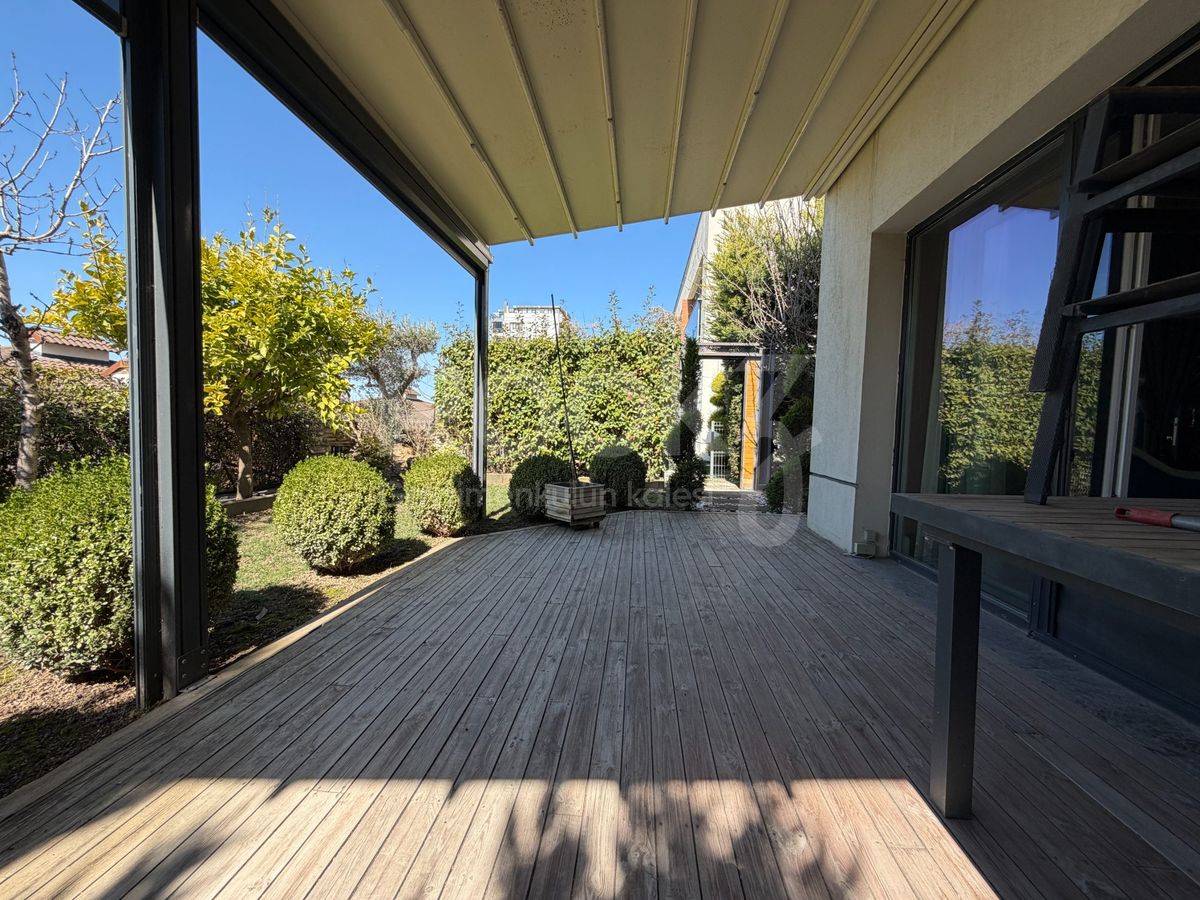 Bahçeşehir Konakları 5+1 Villa with Garden 2