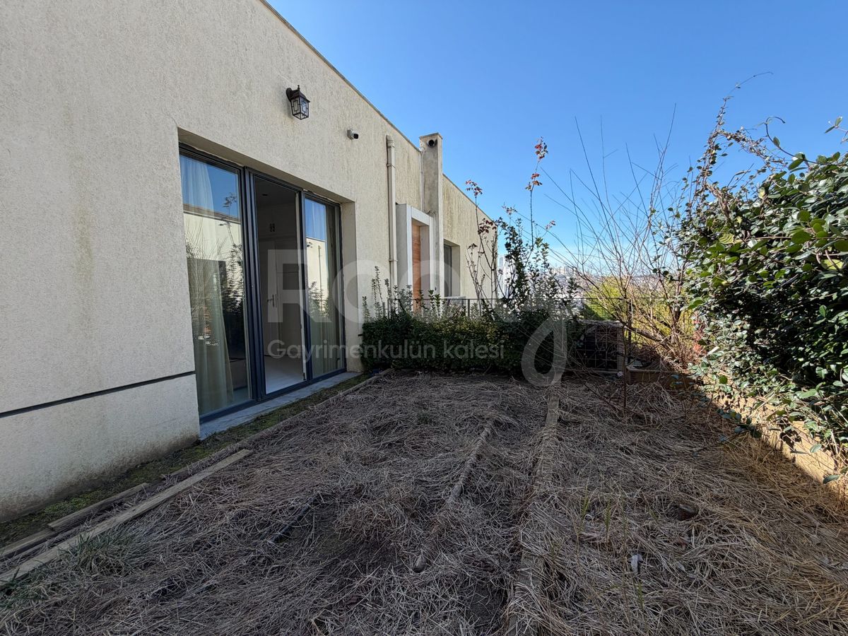 Bahçeşehir Konakları 5+1 Villa with Garden 3