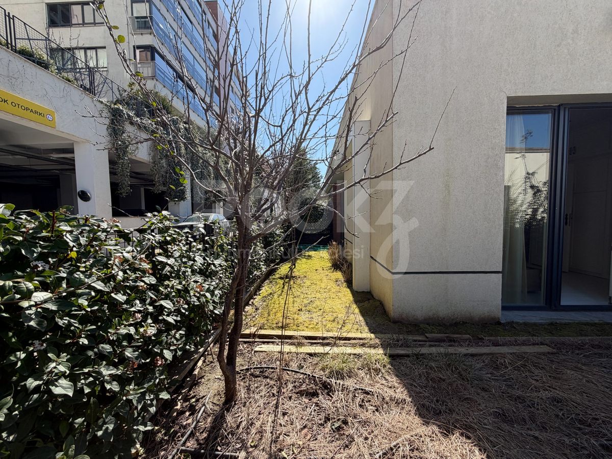 Bahçeşehir Konakları 5+1 Villa with Garden 4