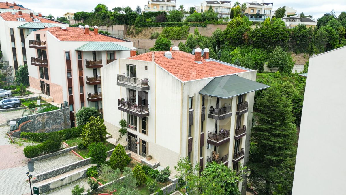 Zekeriyaköy 4+1 Apartment in a Gated Complex 3