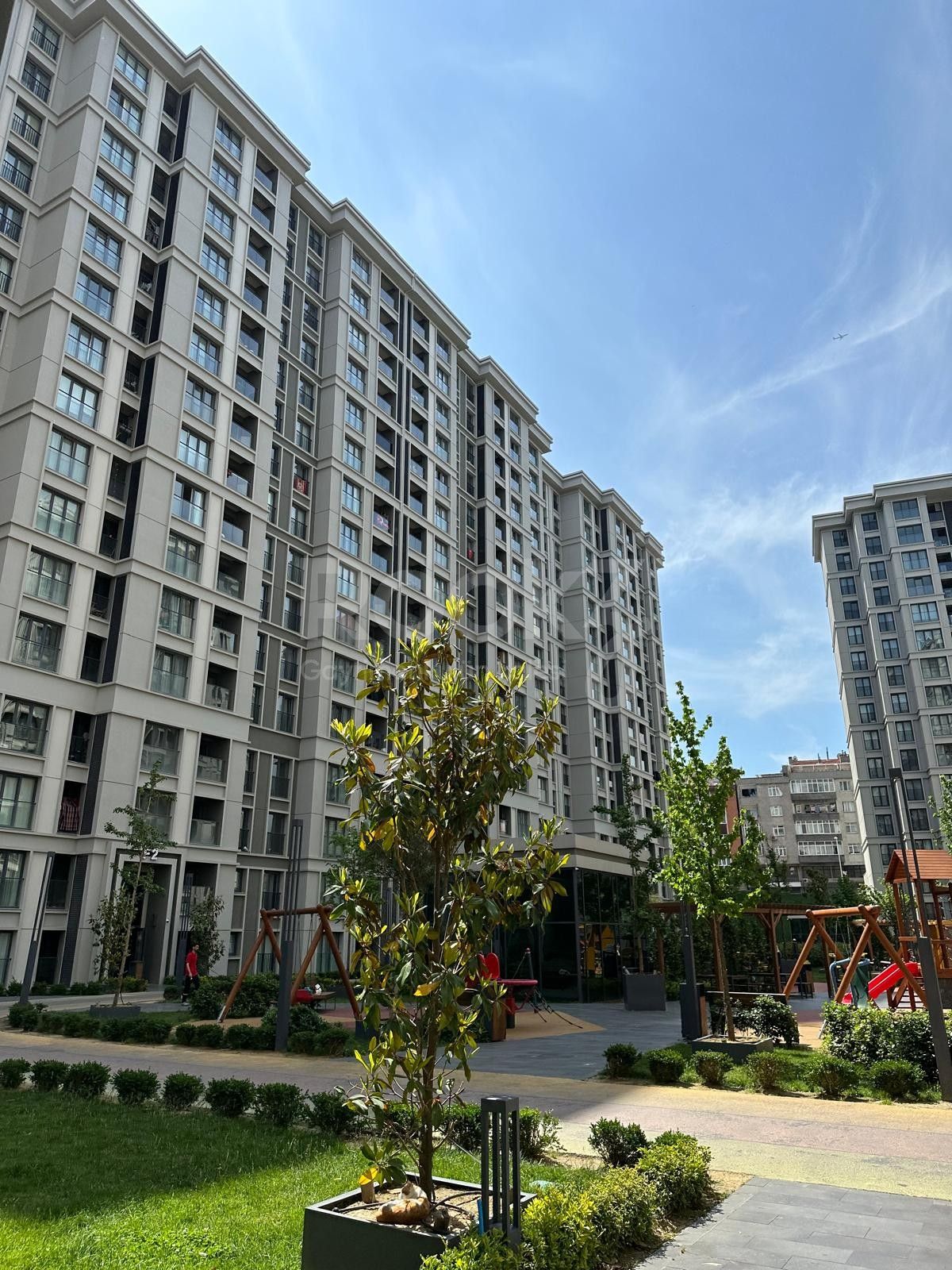 Zeytinburnu Loca Mahal Sitesi'nde geniş 2+1 satılık daire 2