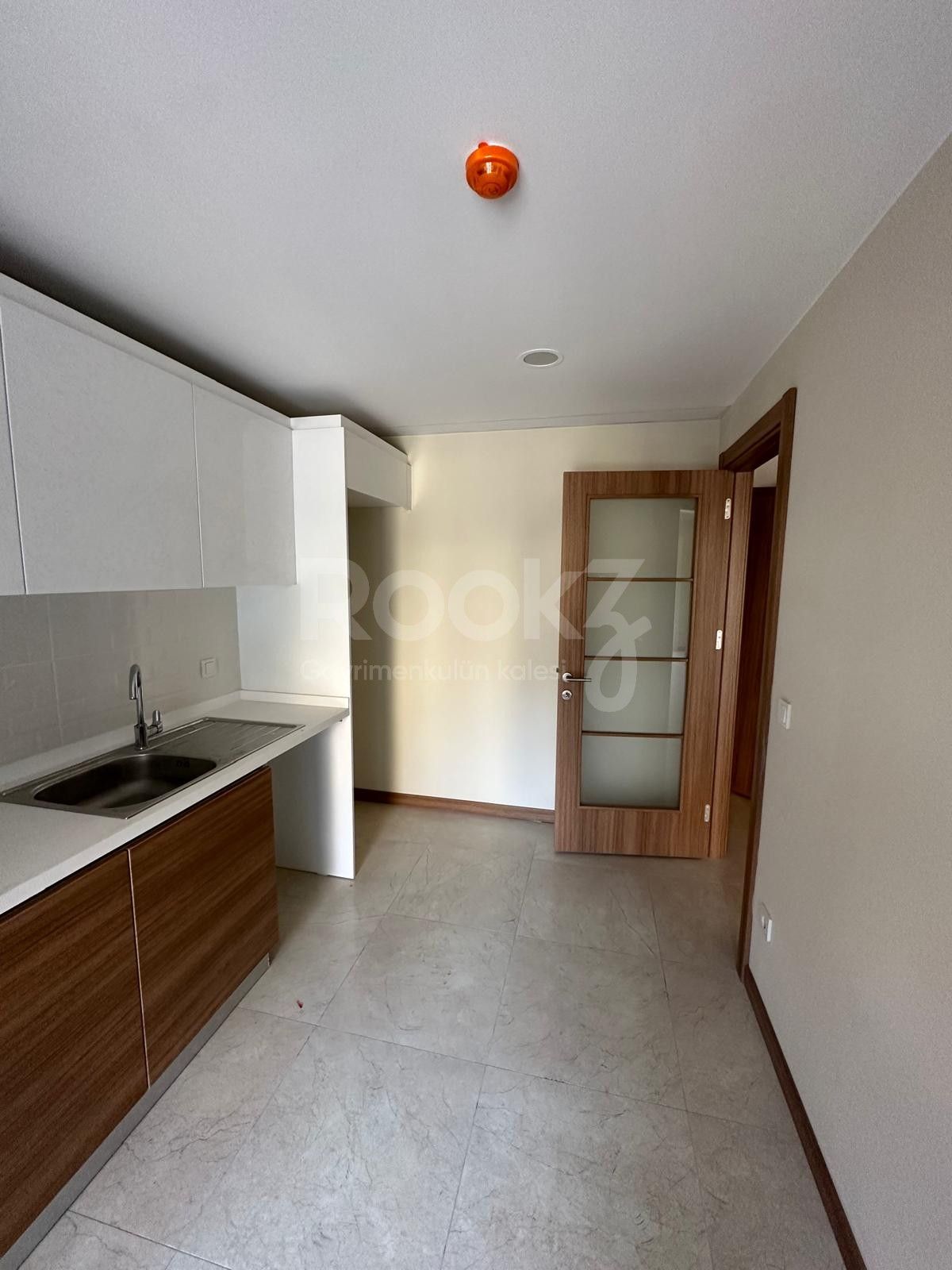 Zeytinburnu Loca Mahal Sitesi'nde geniş 2+1 satılık daire 8